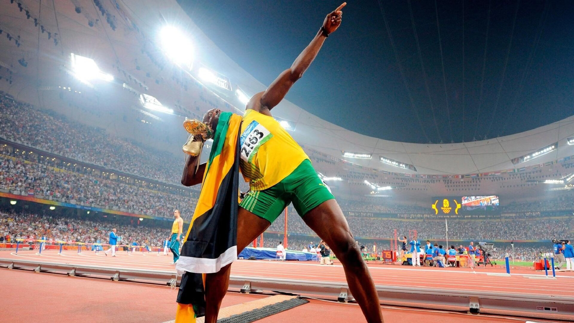 “动力伞空中定点投掷模拟赛” 空中投包对准地面靶心